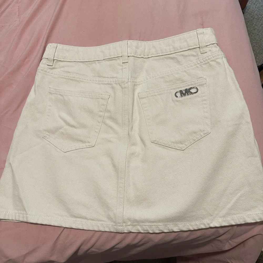 Michael Kors White Mini Skirt - Picture 6 of 7